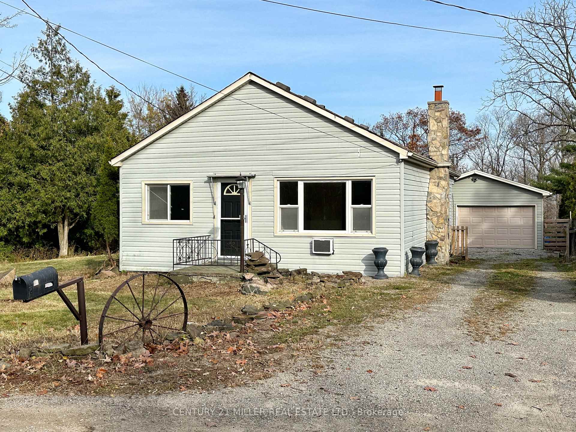 Photo 4 of 49 Ridge Road E, Grimsby, Grimsby Escarpment — HOMEH