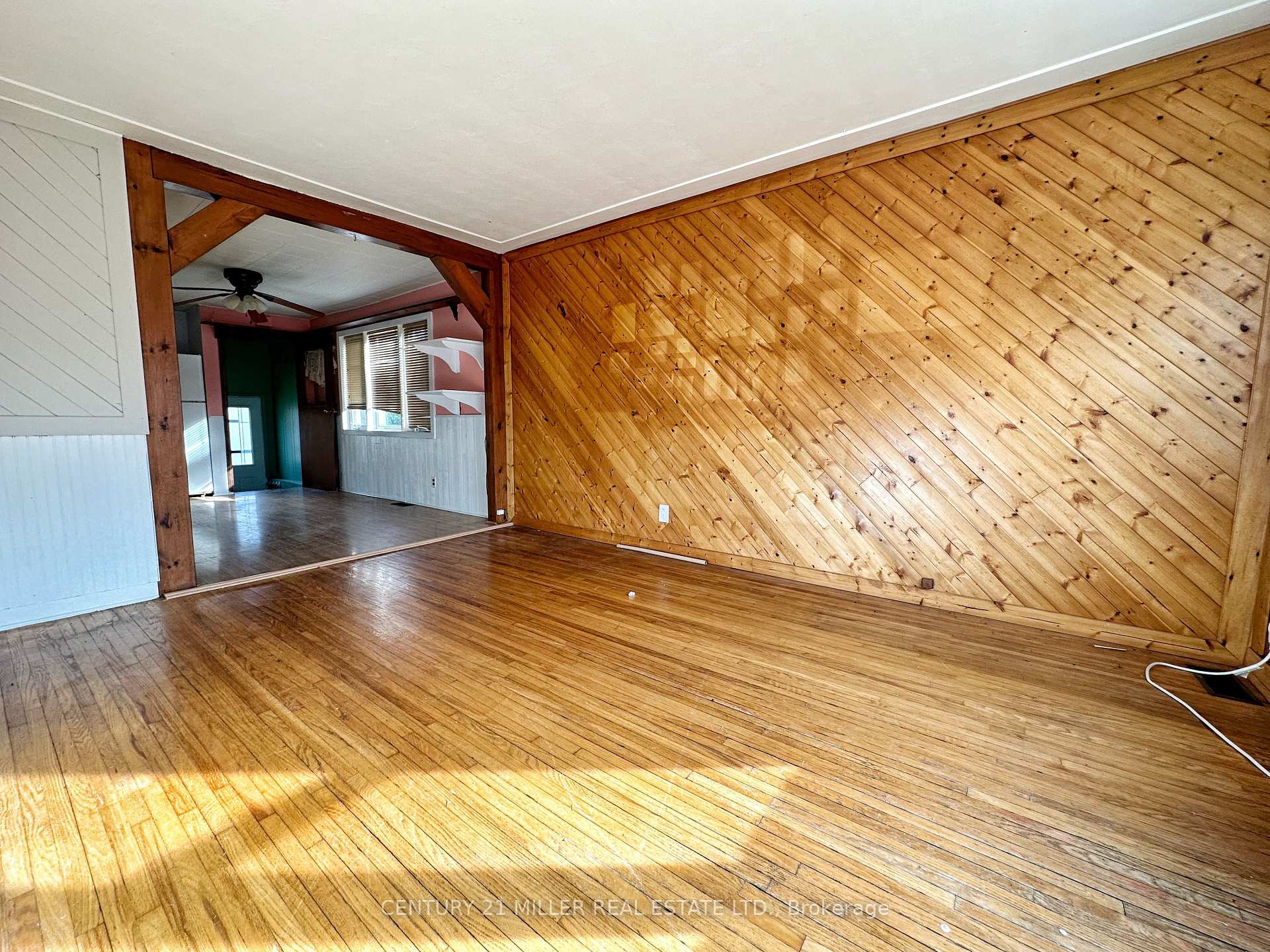 Photo 11 of 49 Ridge Road E, Grimsby, Grimsby Escarpment — HOMEH
