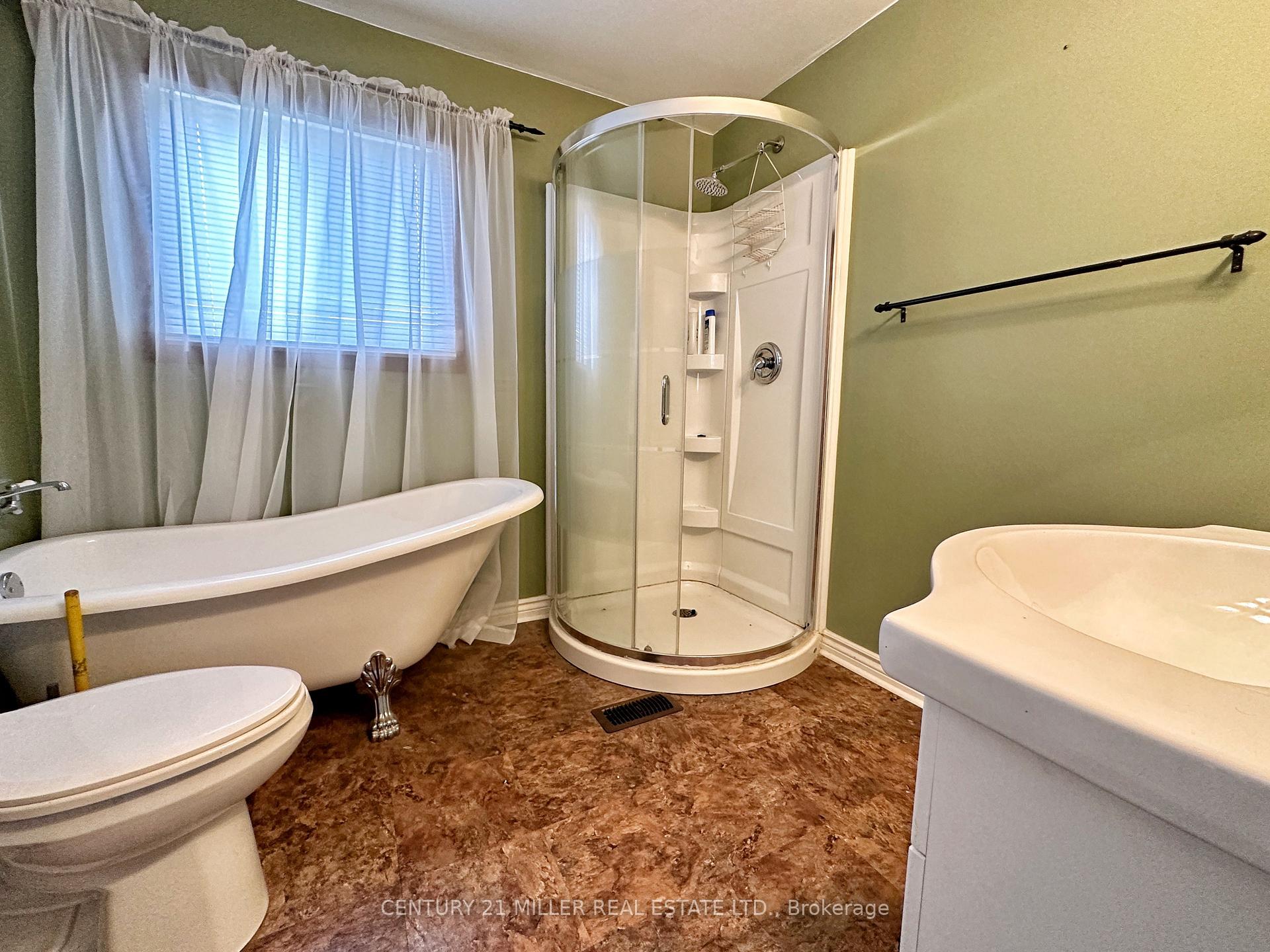 Photo 14 of 49 Ridge Road E, Grimsby, Grimsby Escarpment — HOMEH
