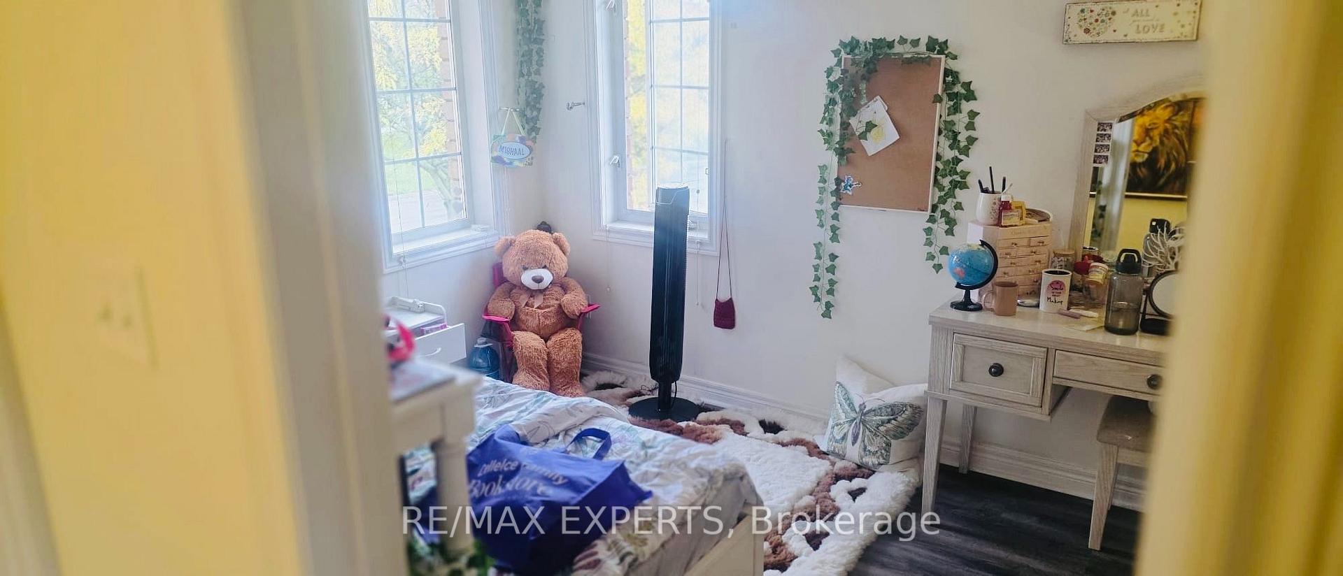 Photo 3 of 507 Rourke Place, Newmarket, Gorham-College Manor — HOMEH