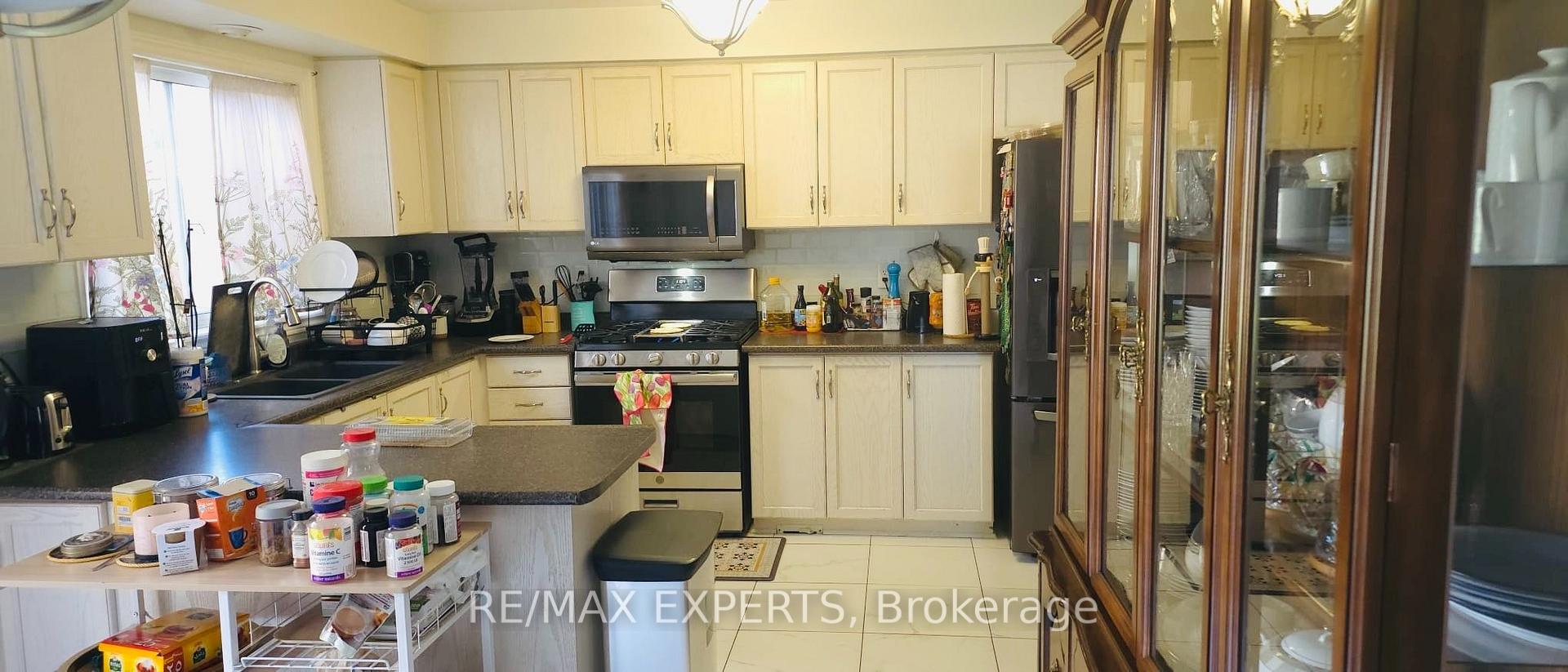 Photo 7 of 507 Rourke Place, Newmarket, Gorham-College Manor — HOMEH