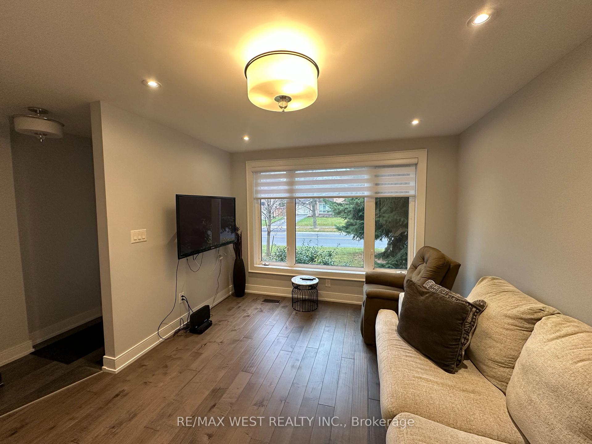 Photo 3 of Unit Main, 56 Seaton Drive, Aurora, Aurora Highlands — HOMEH