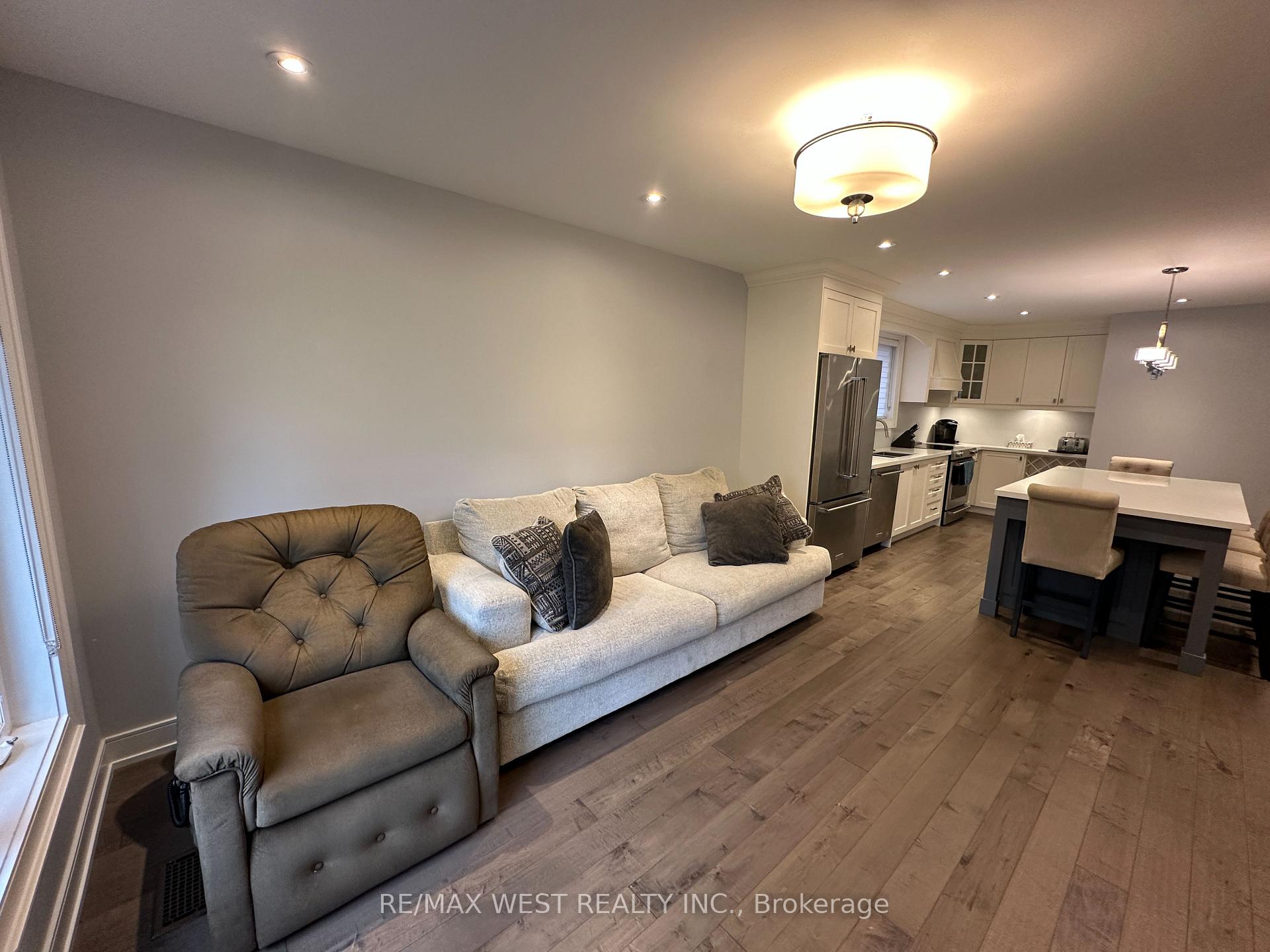Photo 6 of Unit Main, 56 Seaton Drive, Aurora, Aurora Highlands — HOMEH