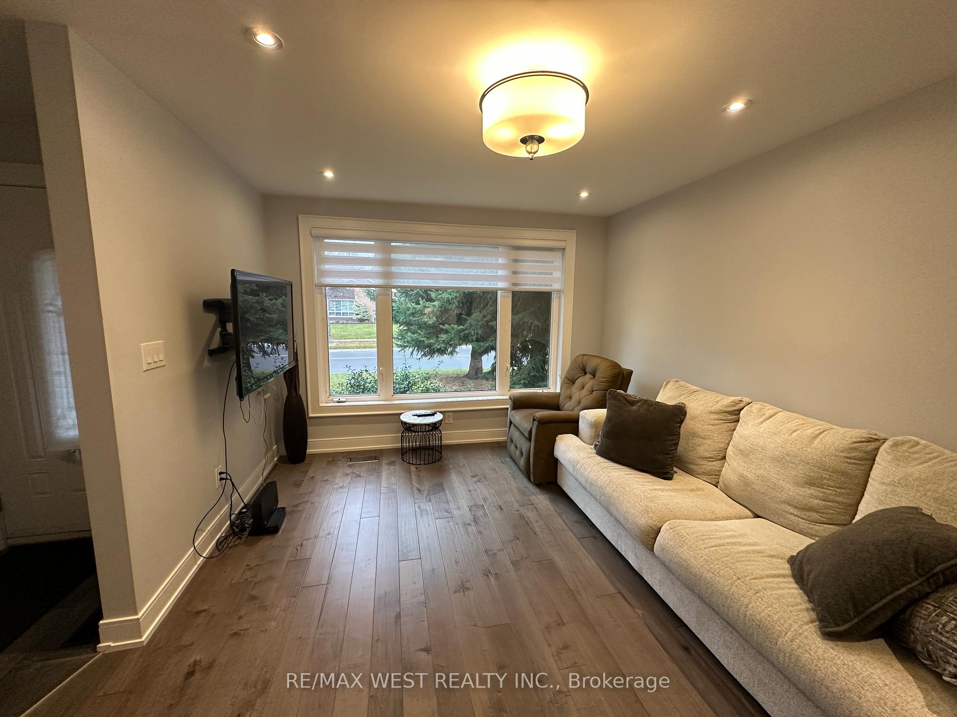 Photo 8 of Unit Main, 56 Seaton Drive, Aurora, Aurora Highlands — HOMEH