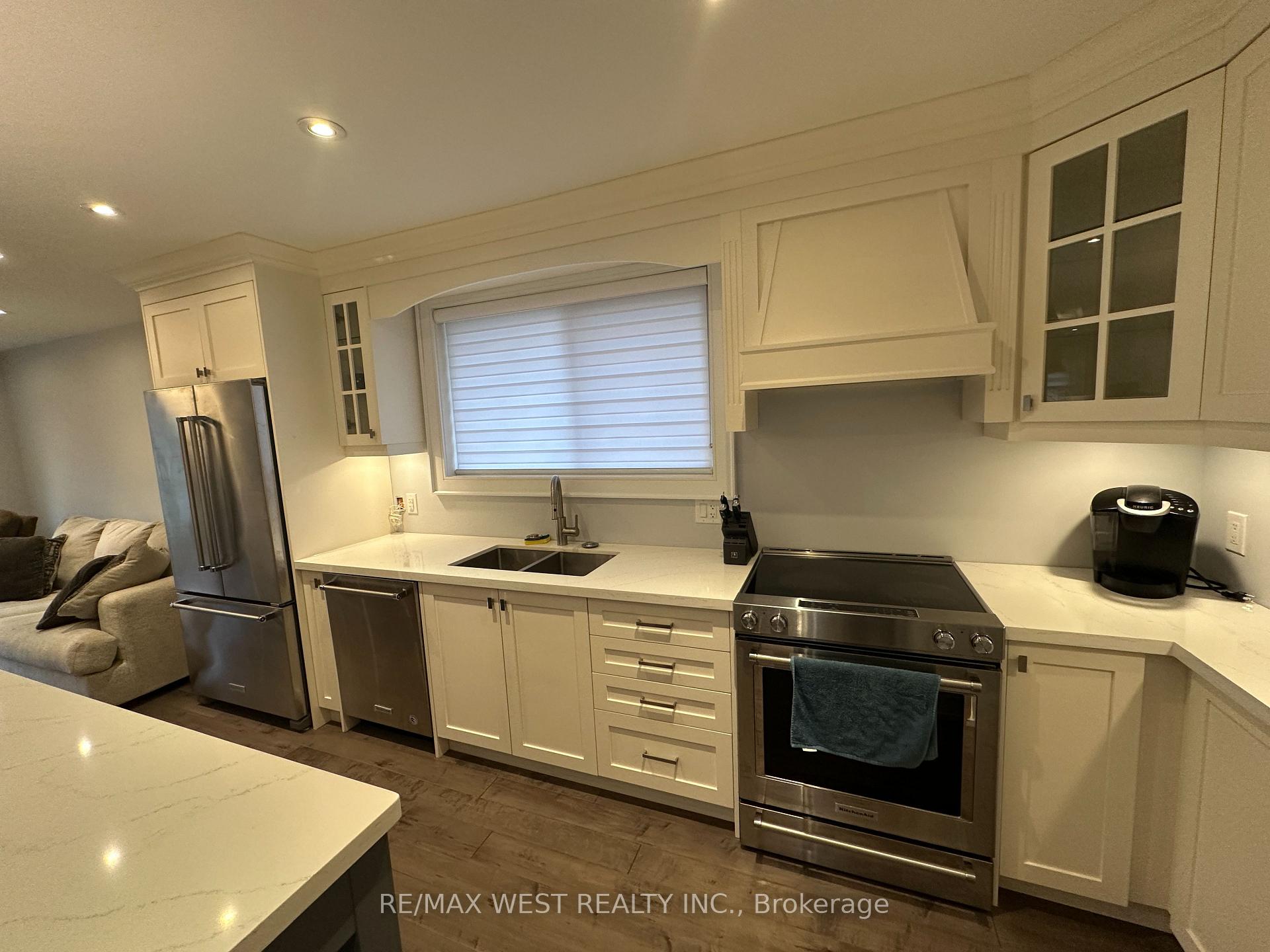 Photo 10 of Unit Main, 56 Seaton Drive, Aurora, Aurora Highlands — HOMEH