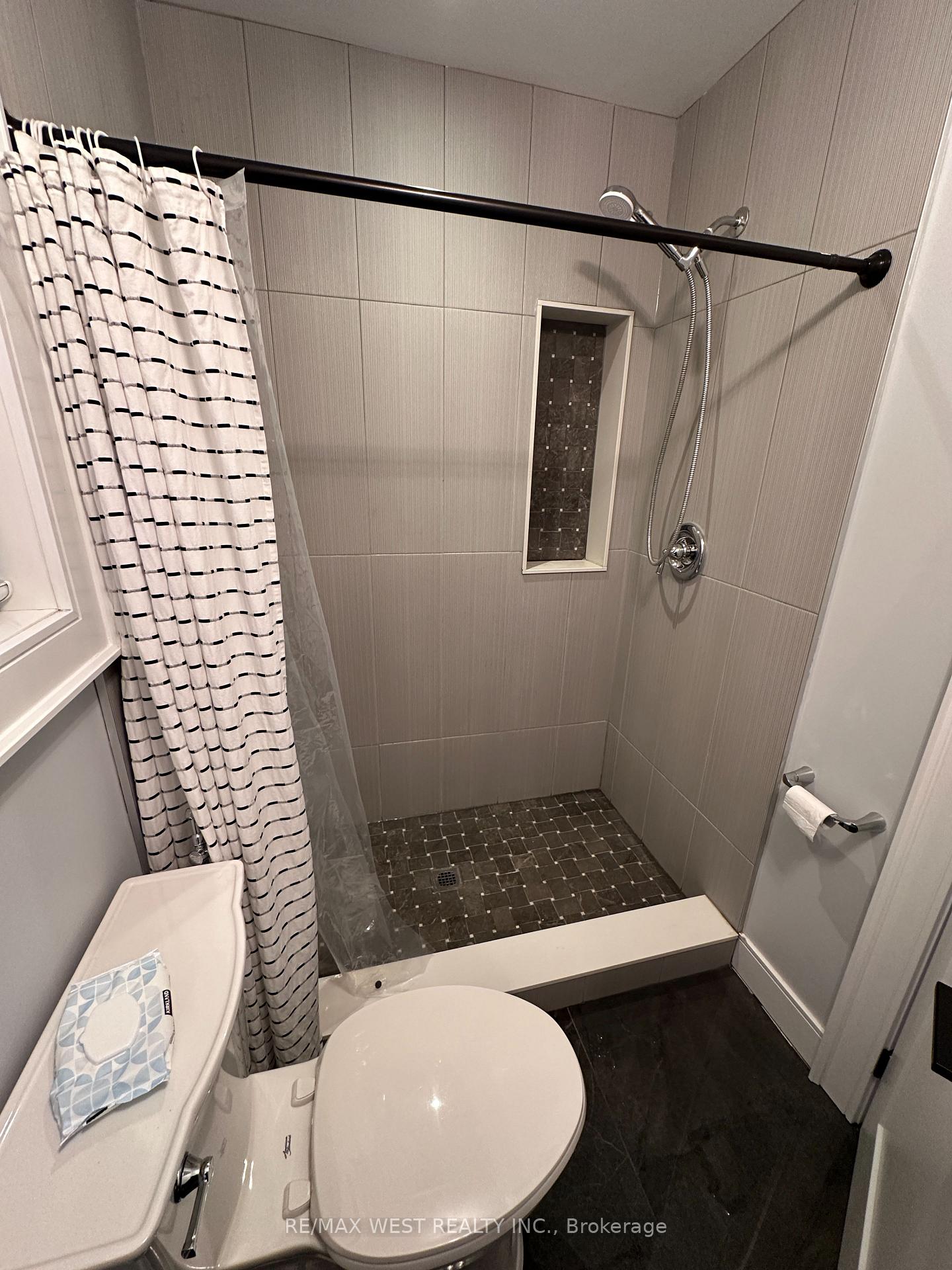 Photo 24 of Unit Main, 56 Seaton Drive, Aurora, Aurora Highlands — HOMEH
