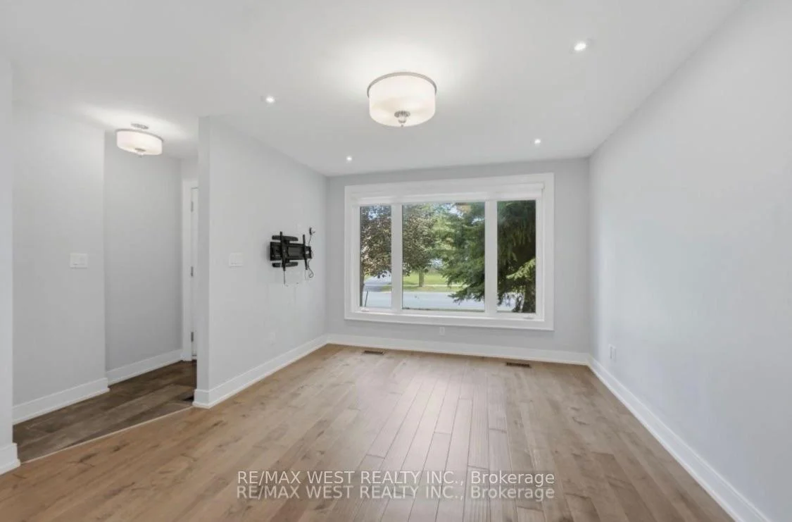 Photo 11 of Unit Main, 56 Seaton Drive, Aurora, Aurora Highlands — HOMEH