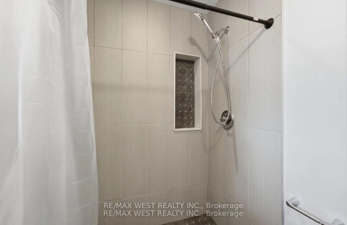 Photo 27 of Unit Main, 56 Seaton Drive, Aurora, Aurora Highlands — HOMEH