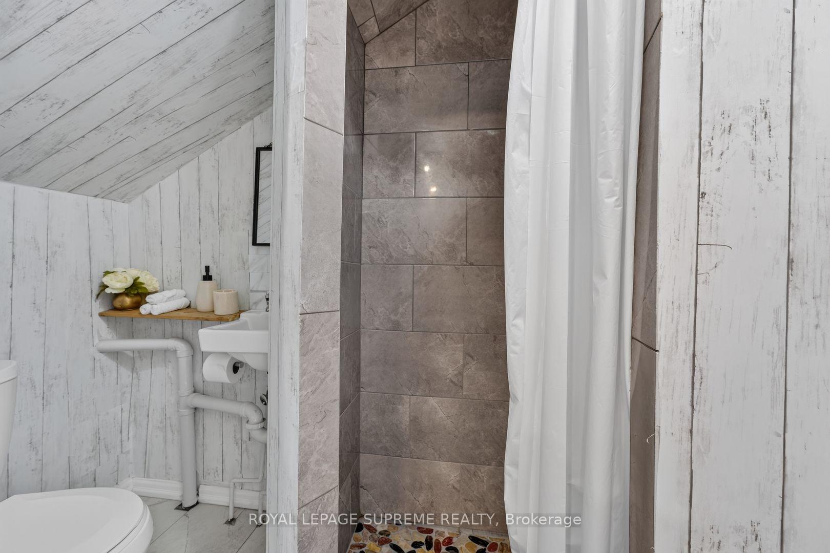 Photo 24 of 626 Manning Avenue, Toronto, Palmerston-Little Italy — HOMEH