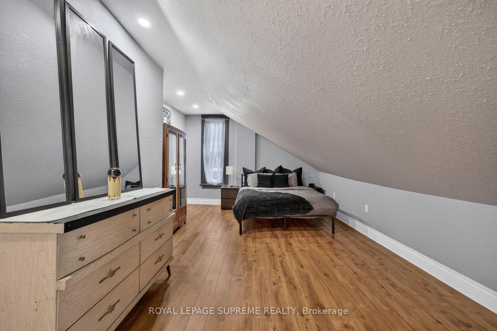 Photo 25 of 626 Manning Avenue, Toronto, Palmerston-Little Italy — HOMEH