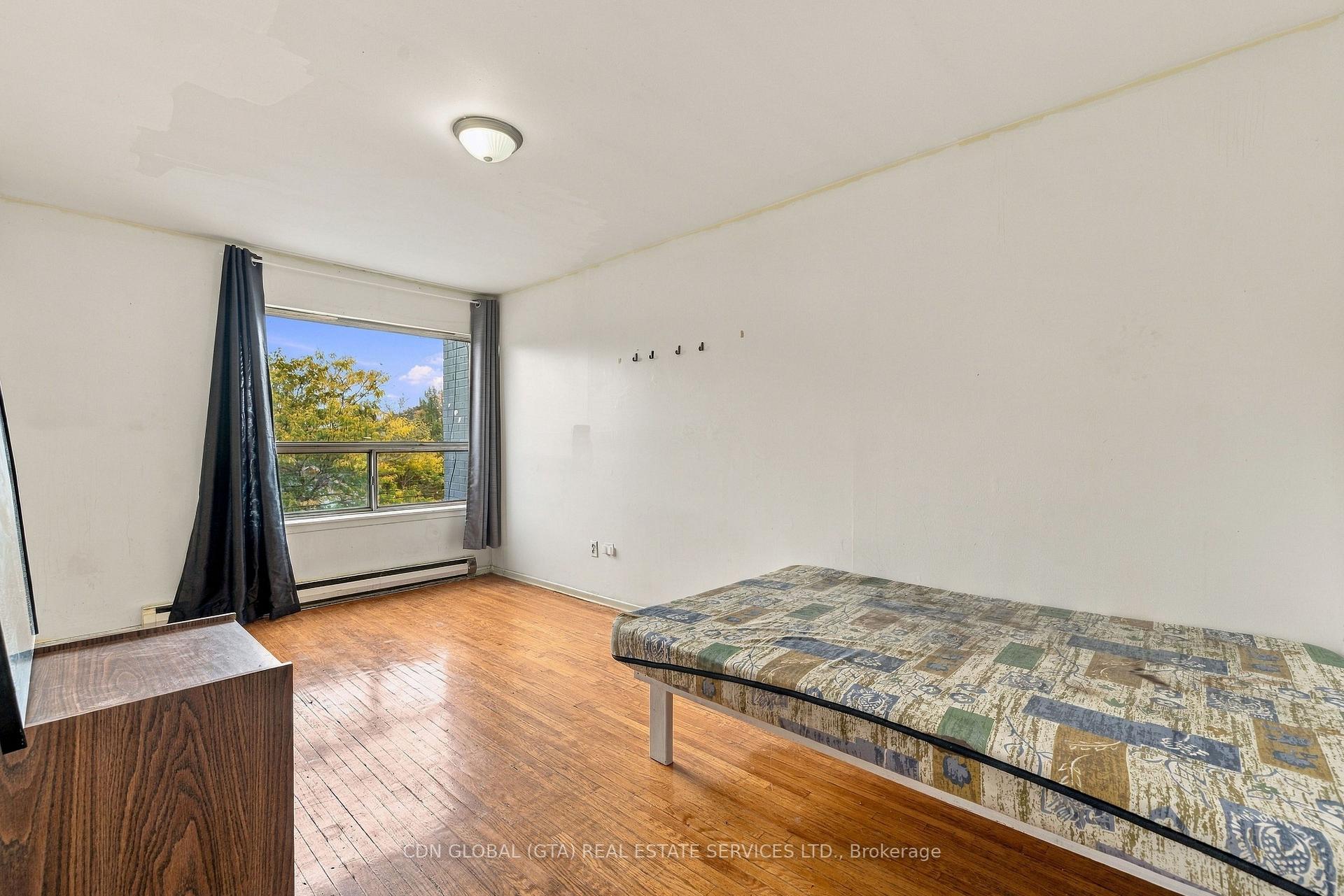 Photo 5 of 426-428 Dawes Road, Toronto, O'Connor-Parkview — HOMEH