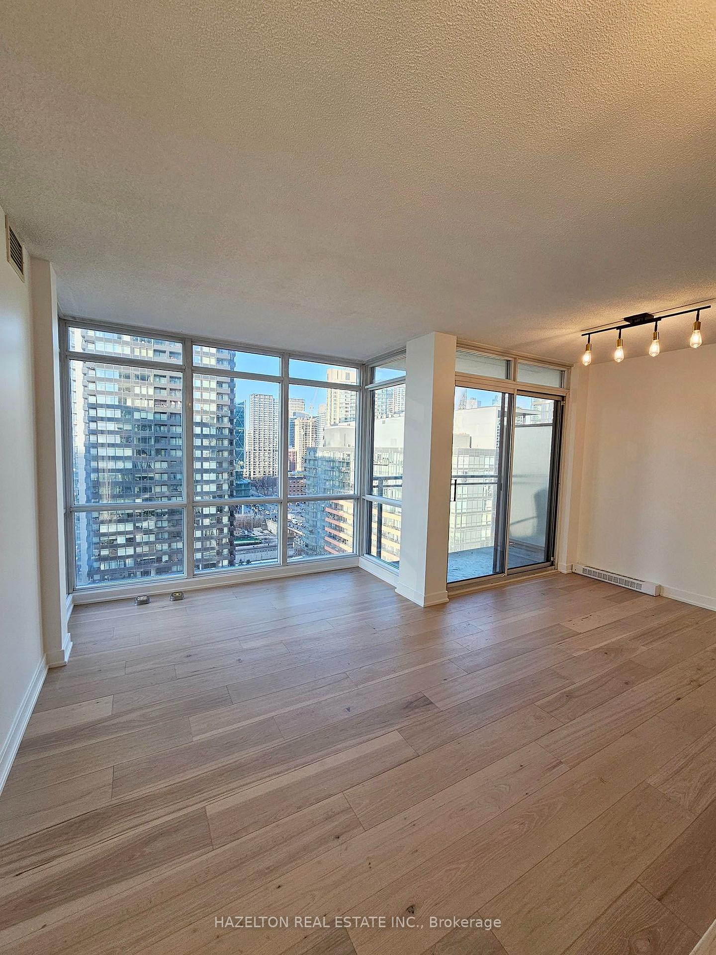 Photo 3 of Unit 2203, 15 Fort York Boulevard, Toronto, Waterfront Communities — HOMEH