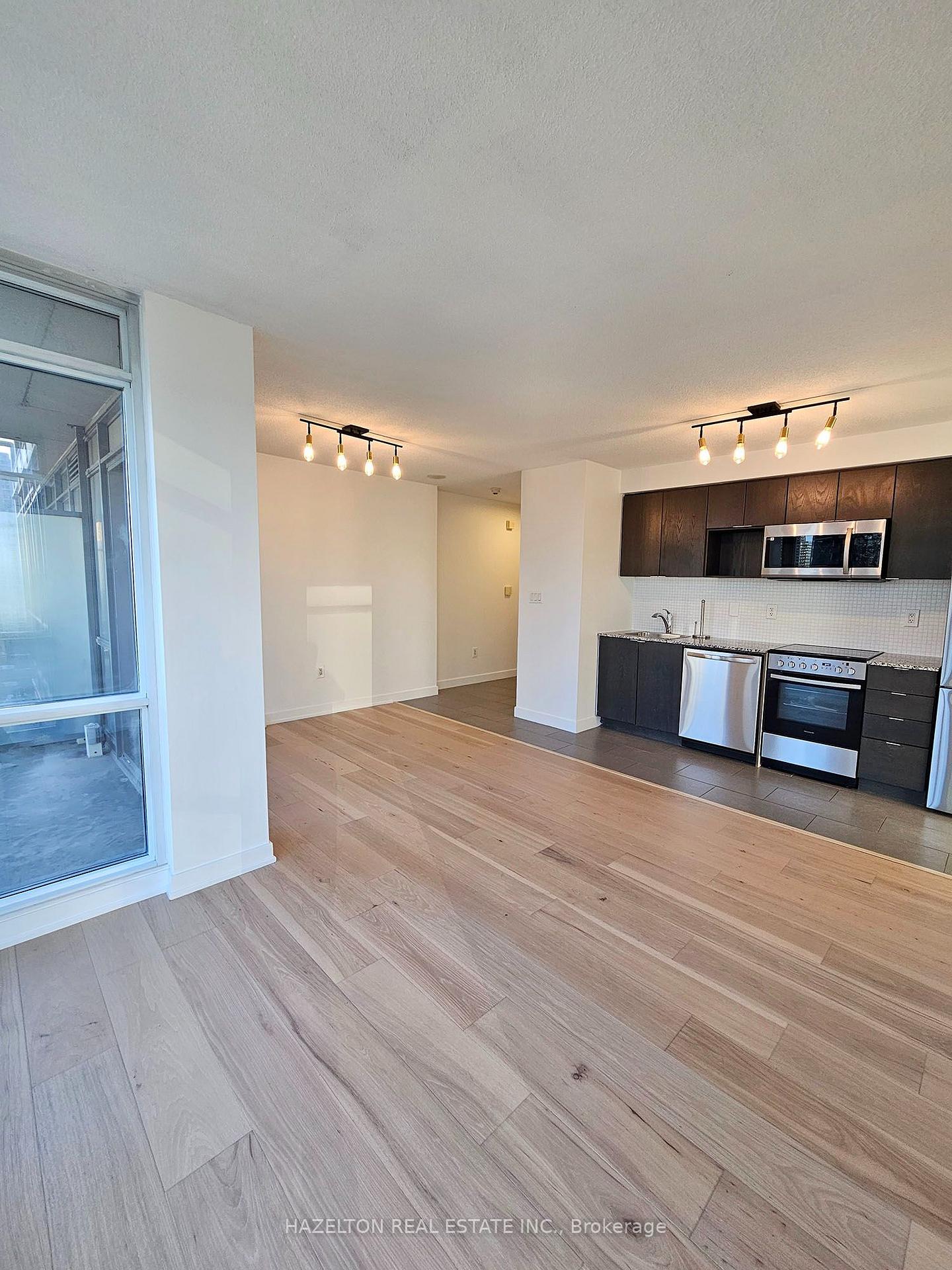 Photo 4 of Unit 2203, 15 Fort York Boulevard, Toronto, Waterfront Communities — HOMEH