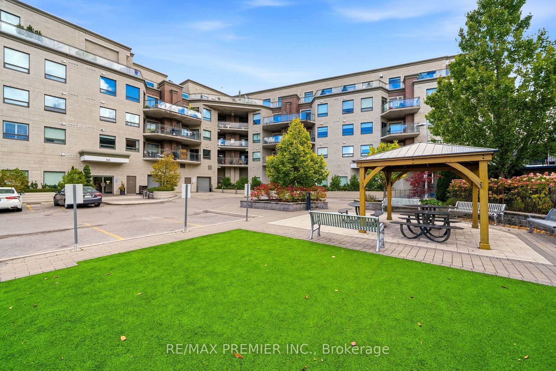 Photo 3 of Unit 303, 86 Woodbridge Avenue, Vaughan, West Woodbridge — HOMEH