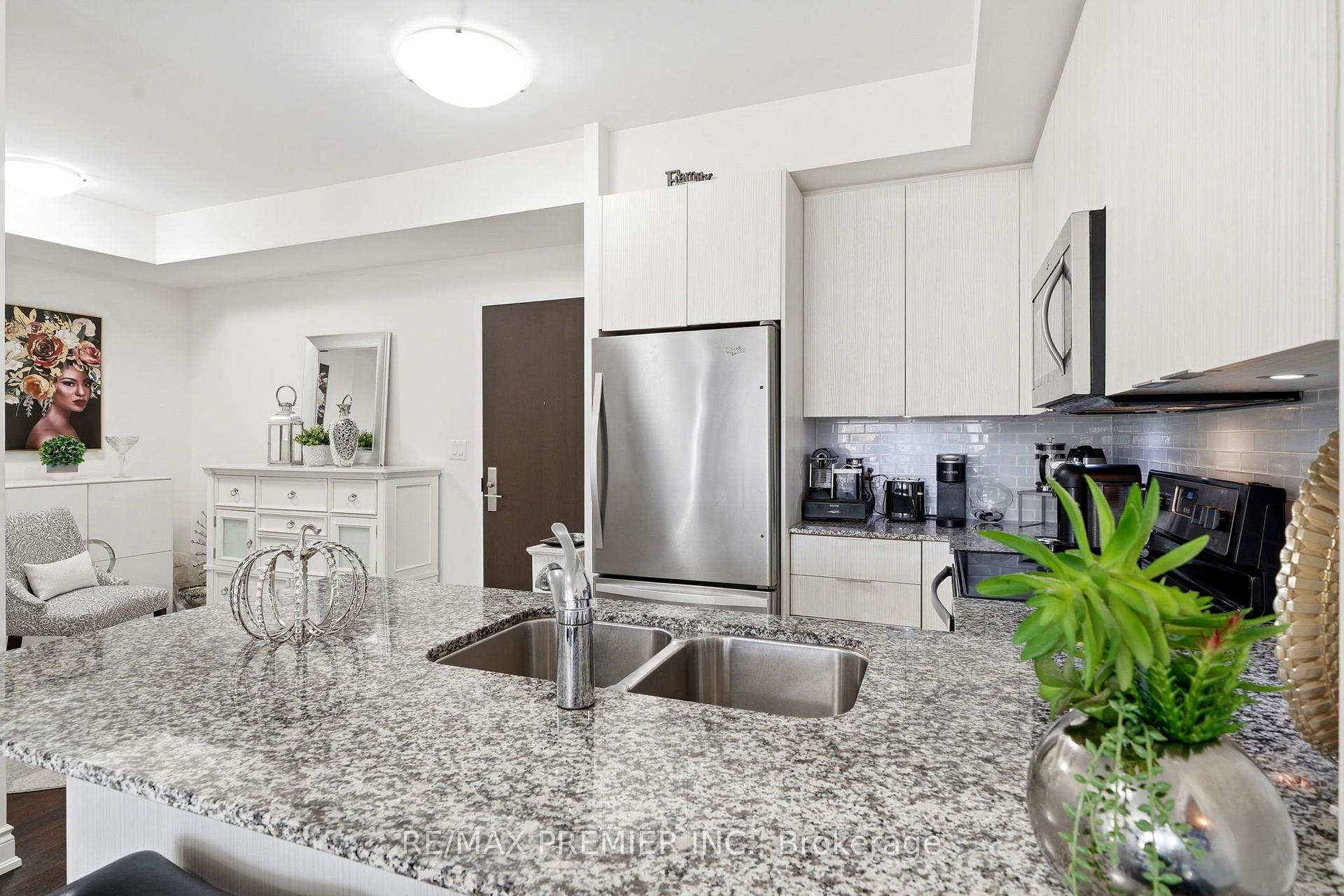 Photo 10 of Unit 303, 86 Woodbridge Avenue, Vaughan, West Woodbridge — HOMEH