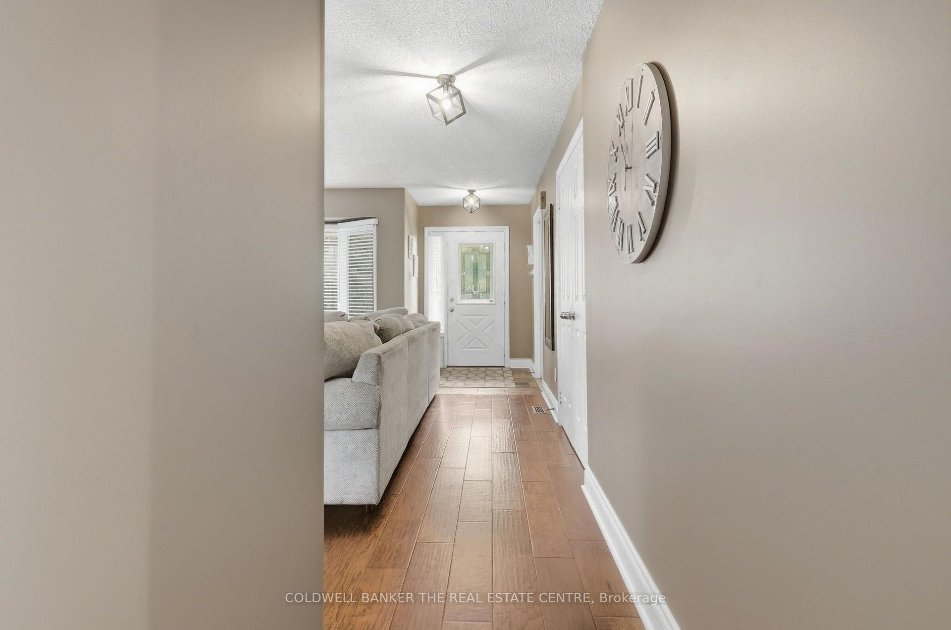 Photo 5 of 31 Karsh Crescent, Hamilton, Waterdown — HOMEH