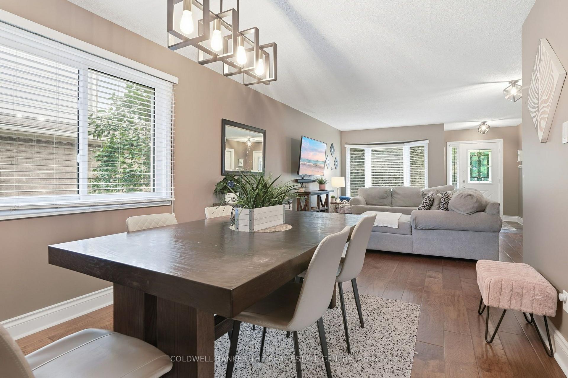Photo 6 of 31 Karsh Crescent, Hamilton, Waterdown — HOMEH