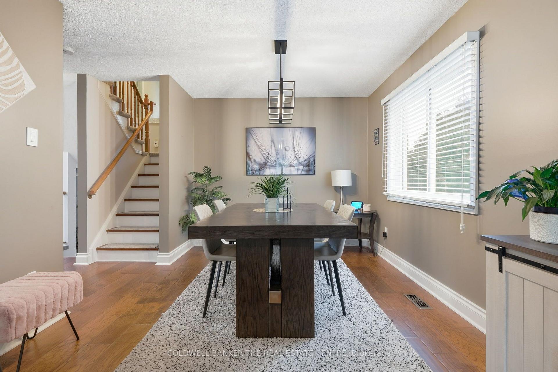 Photo 8 of 31 Karsh Crescent, Hamilton, Waterdown — HOMEH