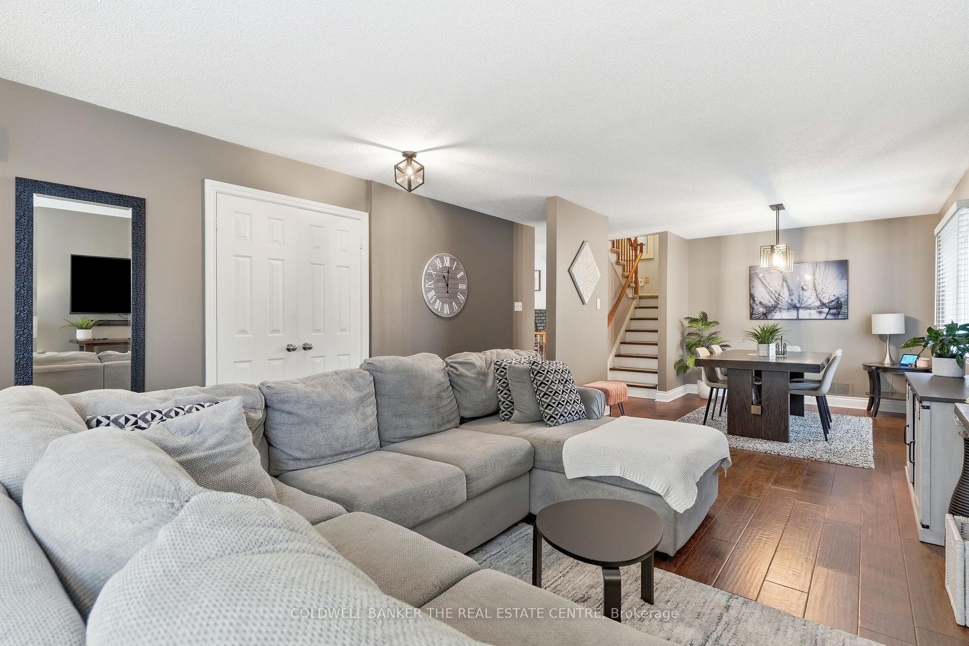 Photo 9 of 31 Karsh Crescent, Hamilton, Waterdown — HOMEH