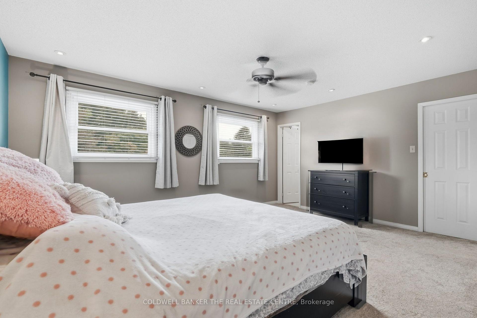 Photo 15 of 31 Karsh Crescent, Hamilton, Waterdown — HOMEH