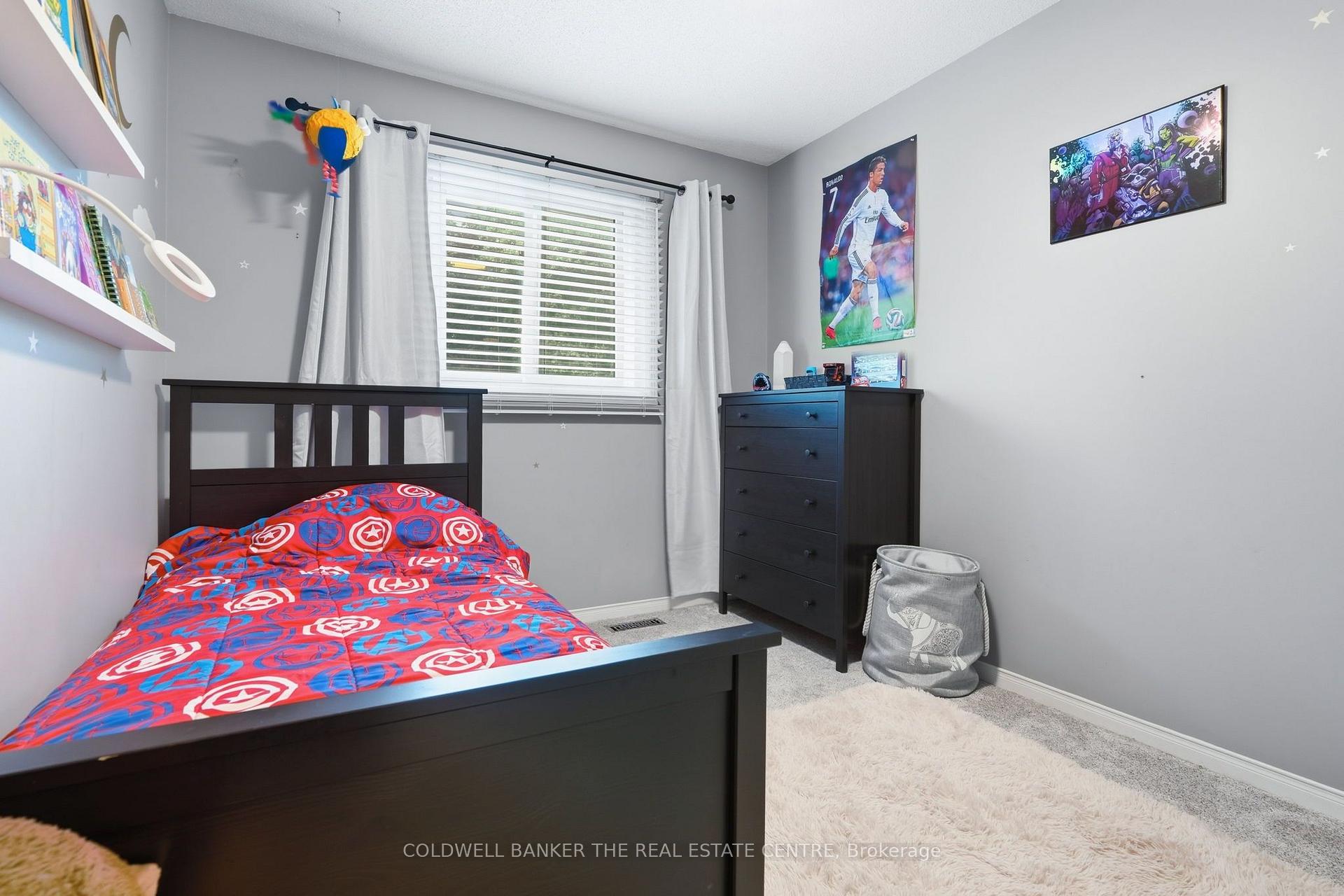 Photo 17 of 31 Karsh Crescent, Hamilton, Waterdown — HOMEH