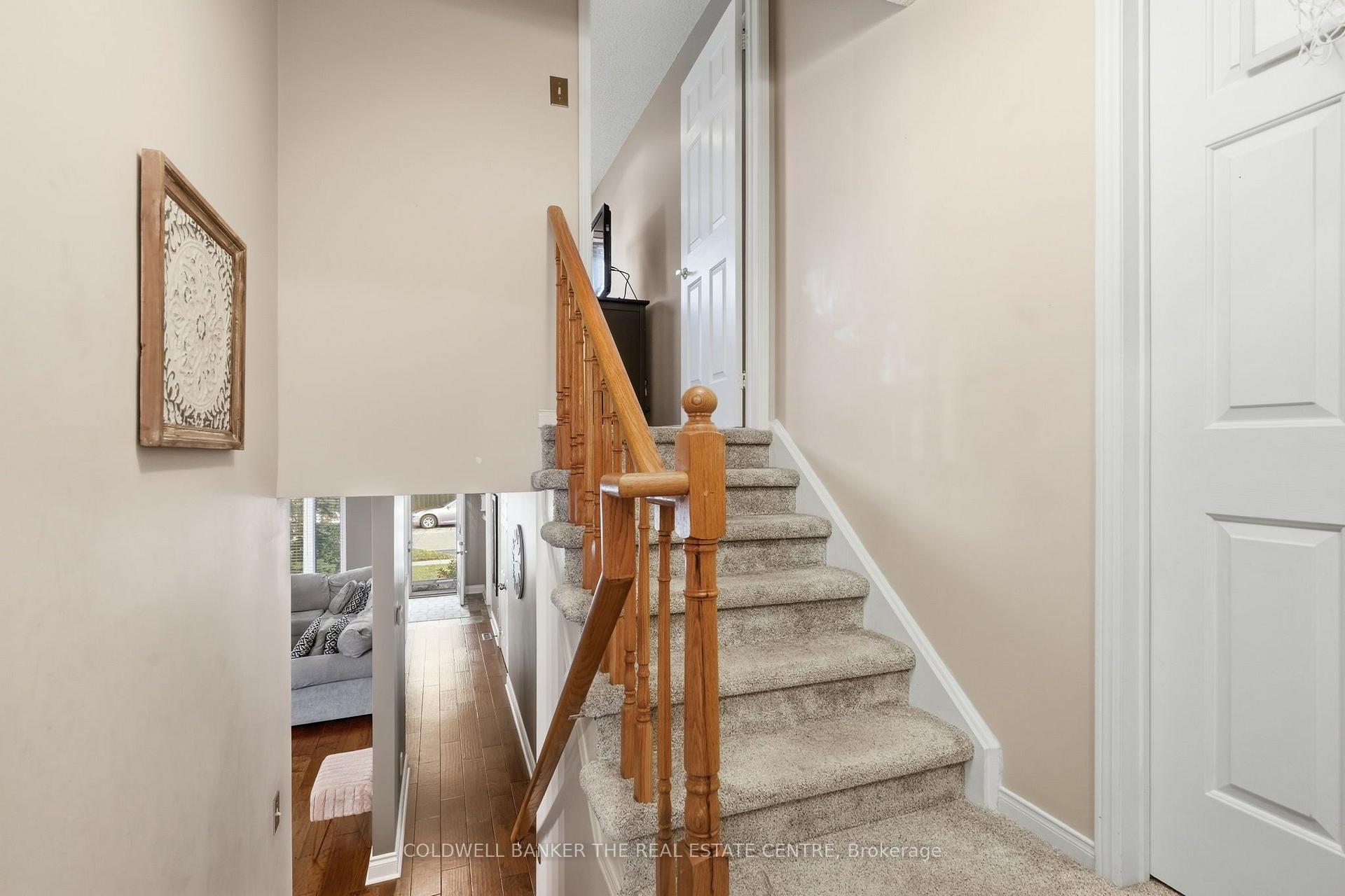 Photo 19 of 31 Karsh Crescent, Hamilton, Waterdown — HOMEH