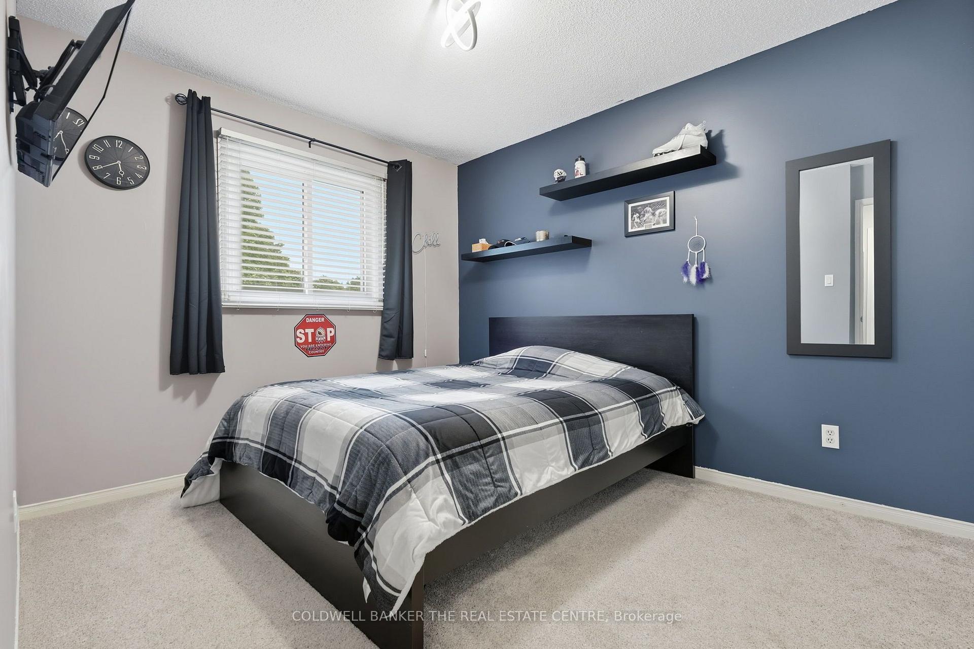 Photo 21 of 31 Karsh Crescent, Hamilton, Waterdown — HOMEH
