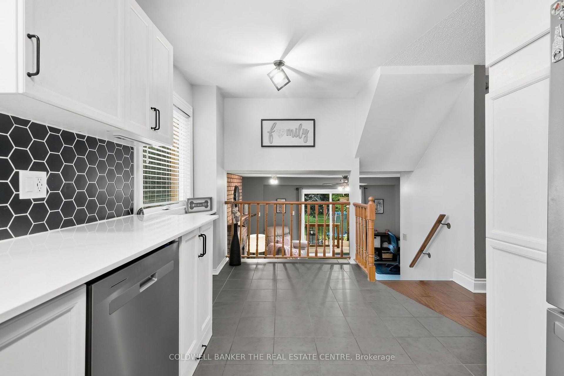 Photo 25 of 31 Karsh Crescent, Hamilton, Waterdown — HOMEH