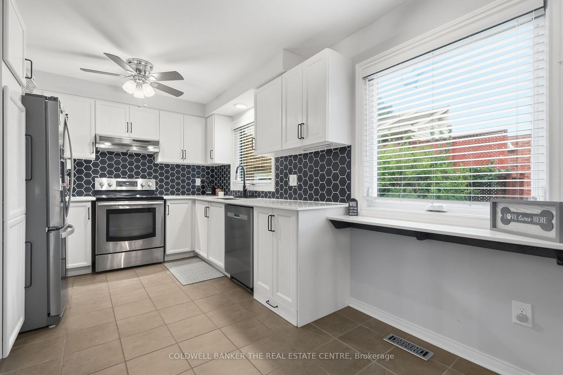 Photo 26 of 31 Karsh Crescent, Hamilton, Waterdown — HOMEH