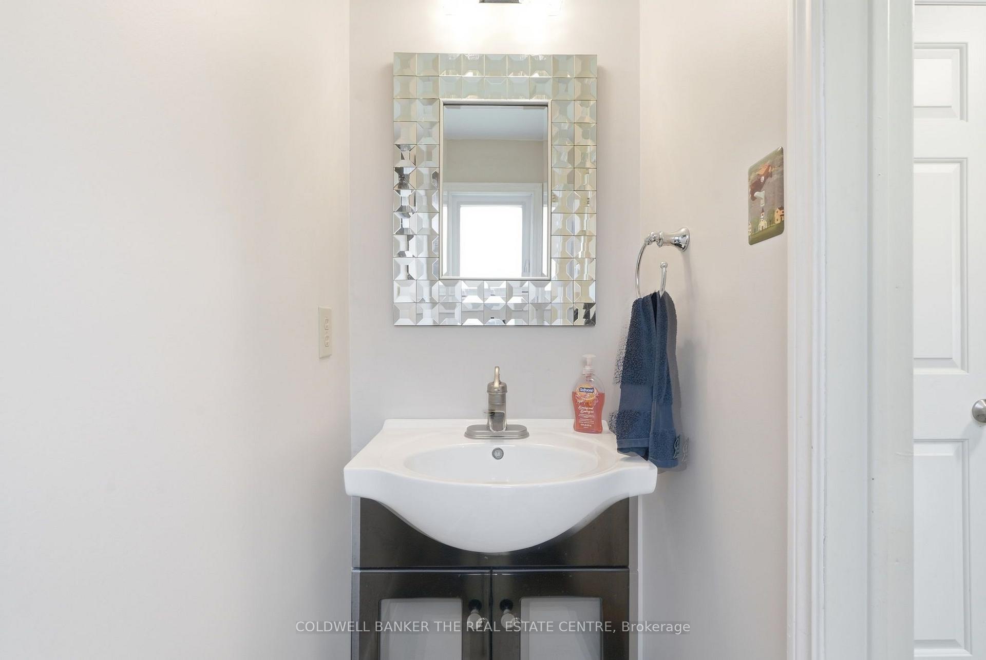 Photo 31 of 31 Karsh Crescent, Hamilton, Waterdown — HOMEH