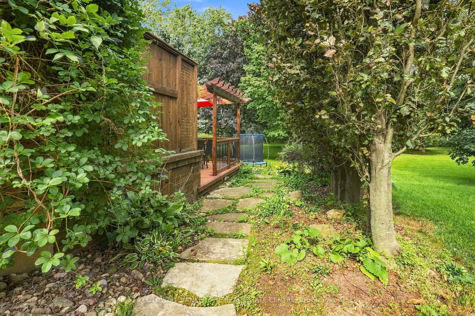 Photo 41 of 31 Karsh Crescent, Hamilton, Waterdown — HOMEH