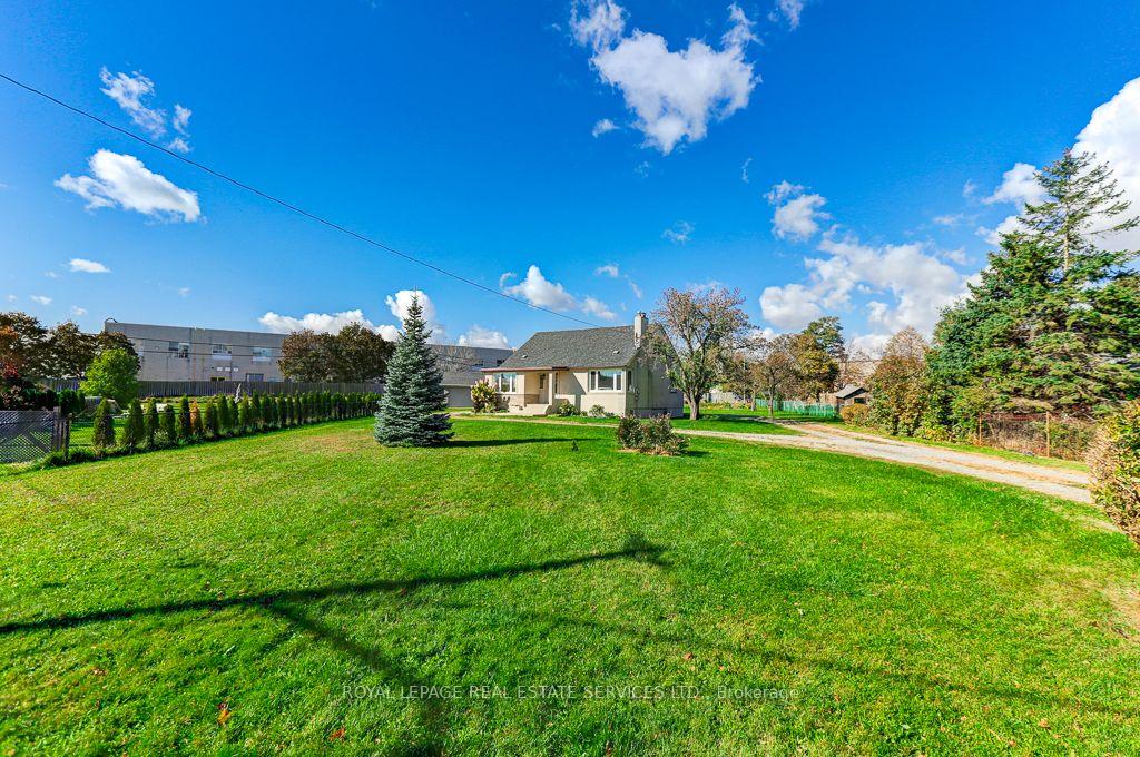 Photo 3 of Unit Main, 1695 Coram Crescent, Mississauga, Dixie — HOMEH