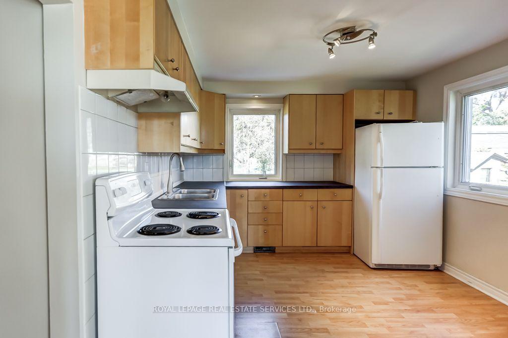 Photo 21 of Unit Main, 1695 Coram Crescent, Mississauga, Dixie — HOMEH