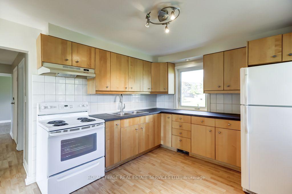 Photo 24 of Unit Main, 1695 Coram Crescent, Mississauga, Dixie — HOMEH