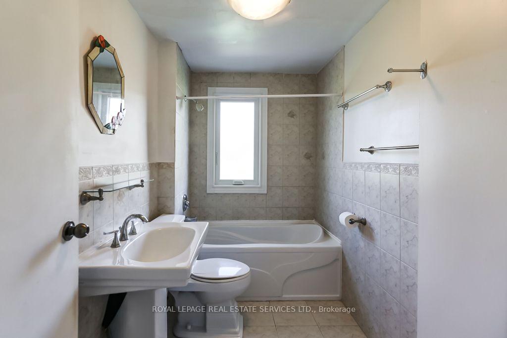 Photo 31 of Unit Main, 1695 Coram Crescent, Mississauga, Dixie — HOMEH