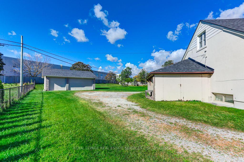 Photo 4 of Unit Main, 1695 Coram Crescent, Mississauga, Dixie — HOMEH