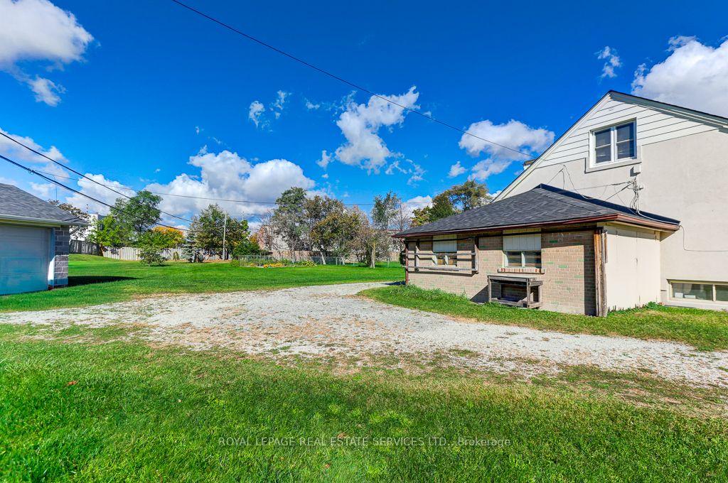 Photo 5 of Unit Main, 1695 Coram Crescent, Mississauga, Dixie — HOMEH