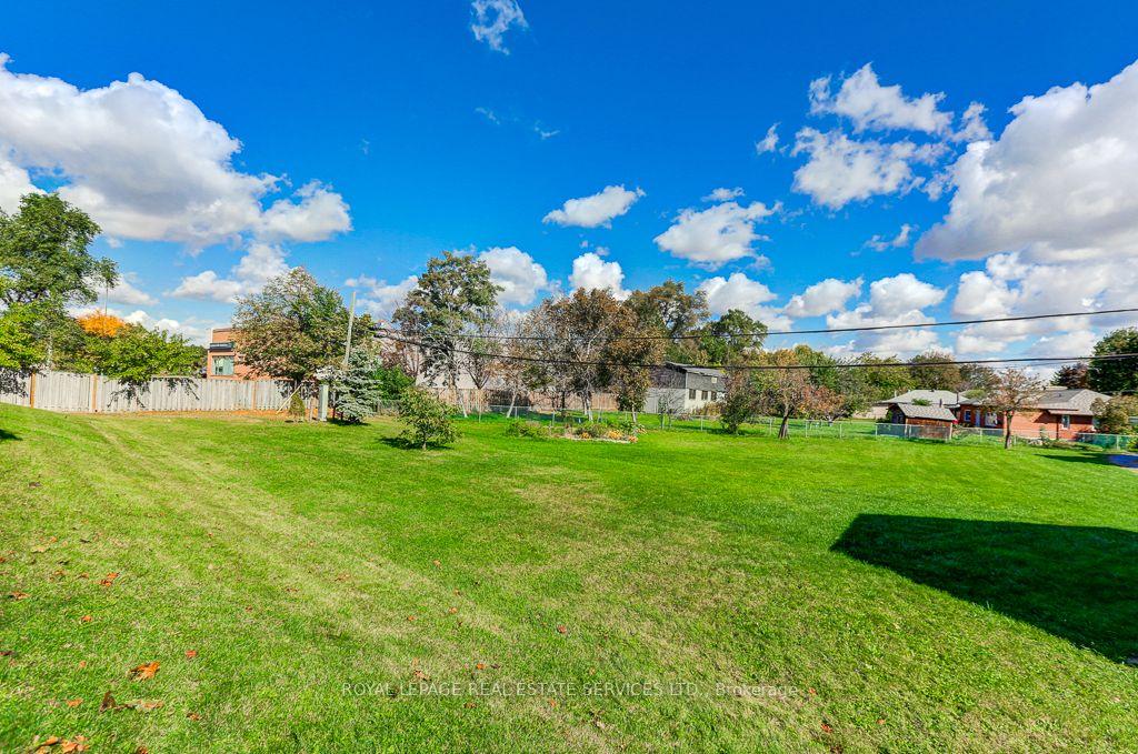 Photo 7 of Unit Main, 1695 Coram Crescent, Mississauga, Dixie — HOMEH