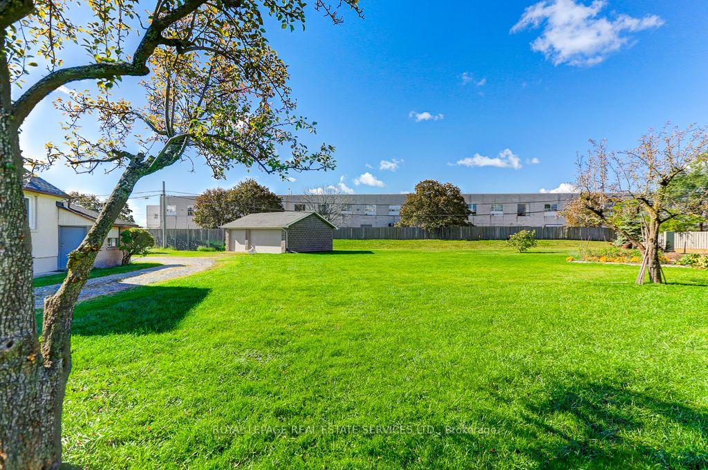 Photo 11 of Unit Main, 1695 Coram Crescent, Mississauga, Dixie — HOMEH