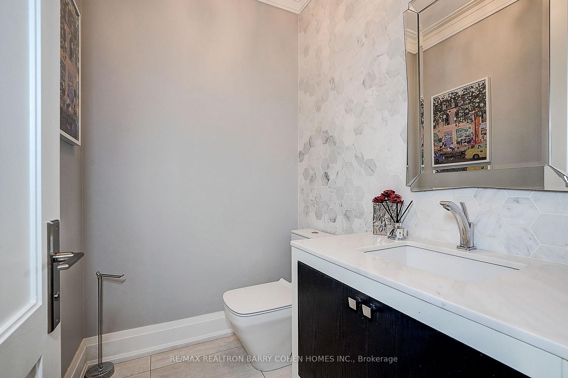 Photo 19 of 21 Yorkview Drive, North York, Willowdale West — HOMEH