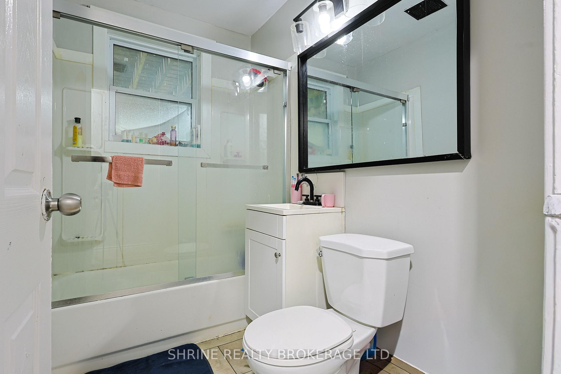 Photo 17 of Unit Upper Unit, 321 Salisbury Street, London, East G — HOMEH