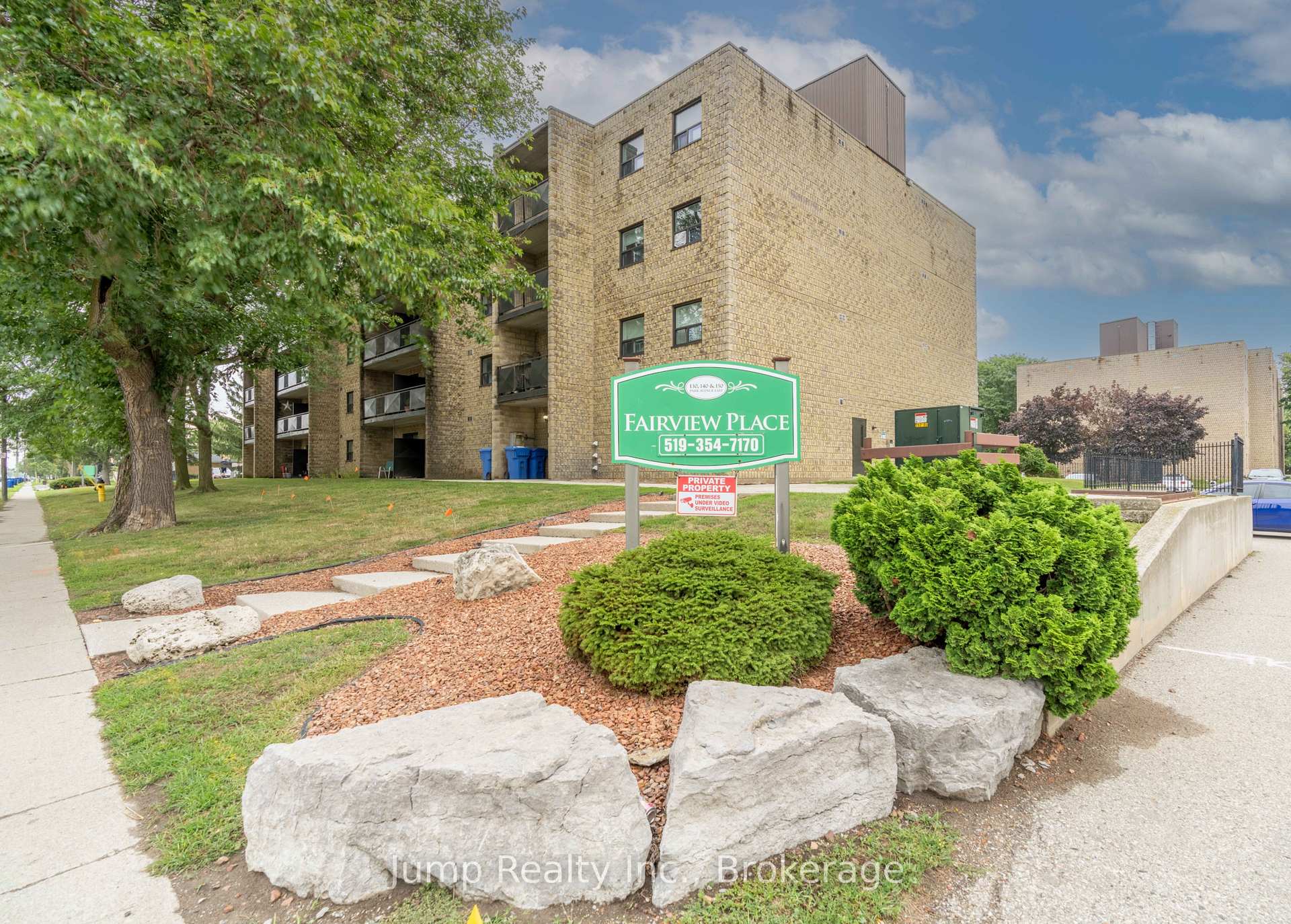 Photo of Unit 23, 140 Park Avenue E