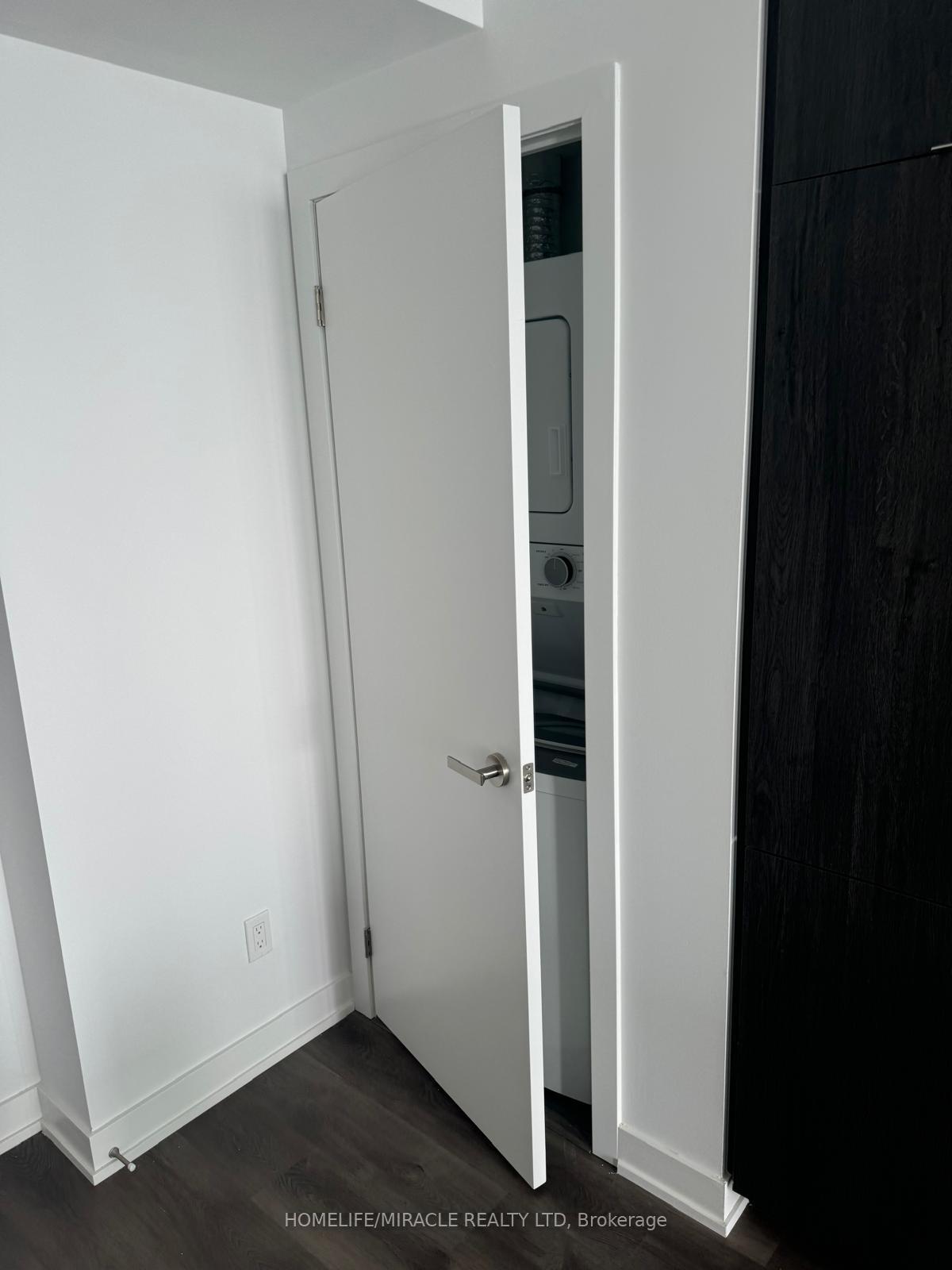 Photo 5 of Unit 1706, 370 Martha Street, Burlington, Brant — HOMEH
