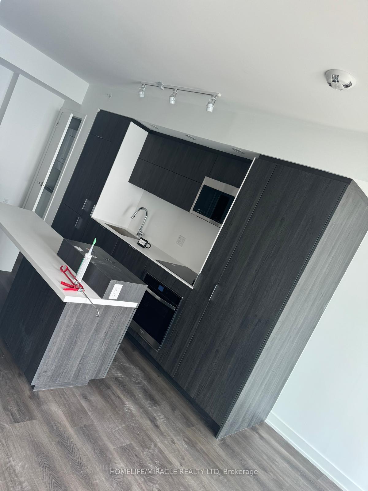Photo 8 of Unit 1706, 370 Martha Street, Burlington, Brant — HOMEH