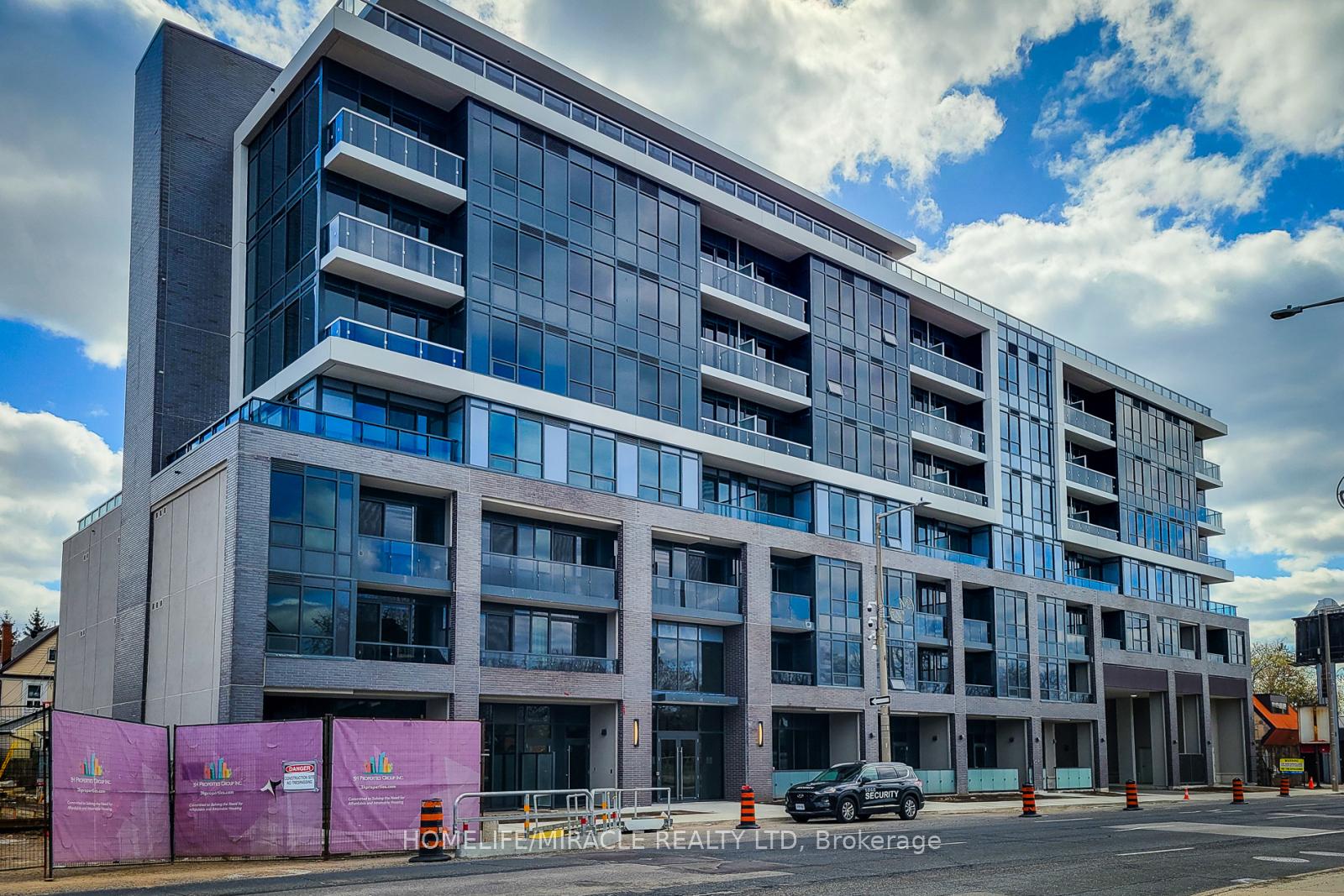 Photo 2 of Unit 208, 415 Main Street, Hamilton, Kirkendall — HOMEH