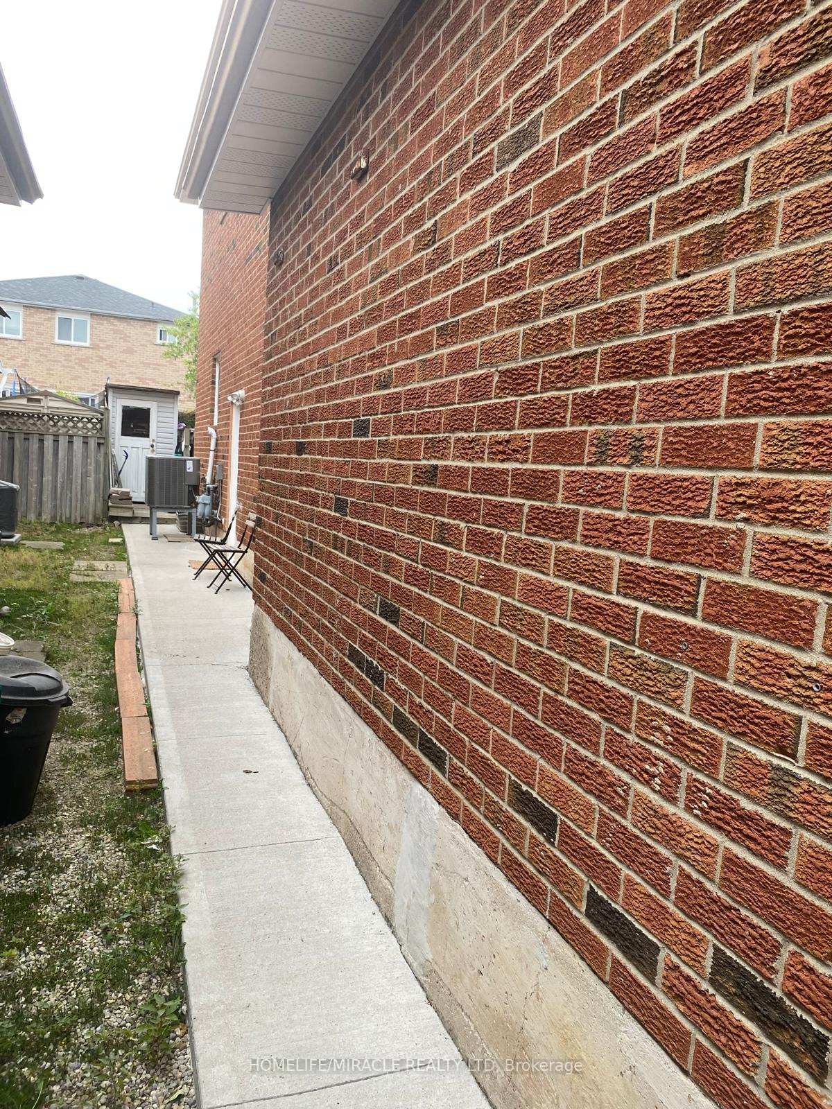 Photo 3 of 33 McGraw Avenue, Brampton, Bram West — HOMEH