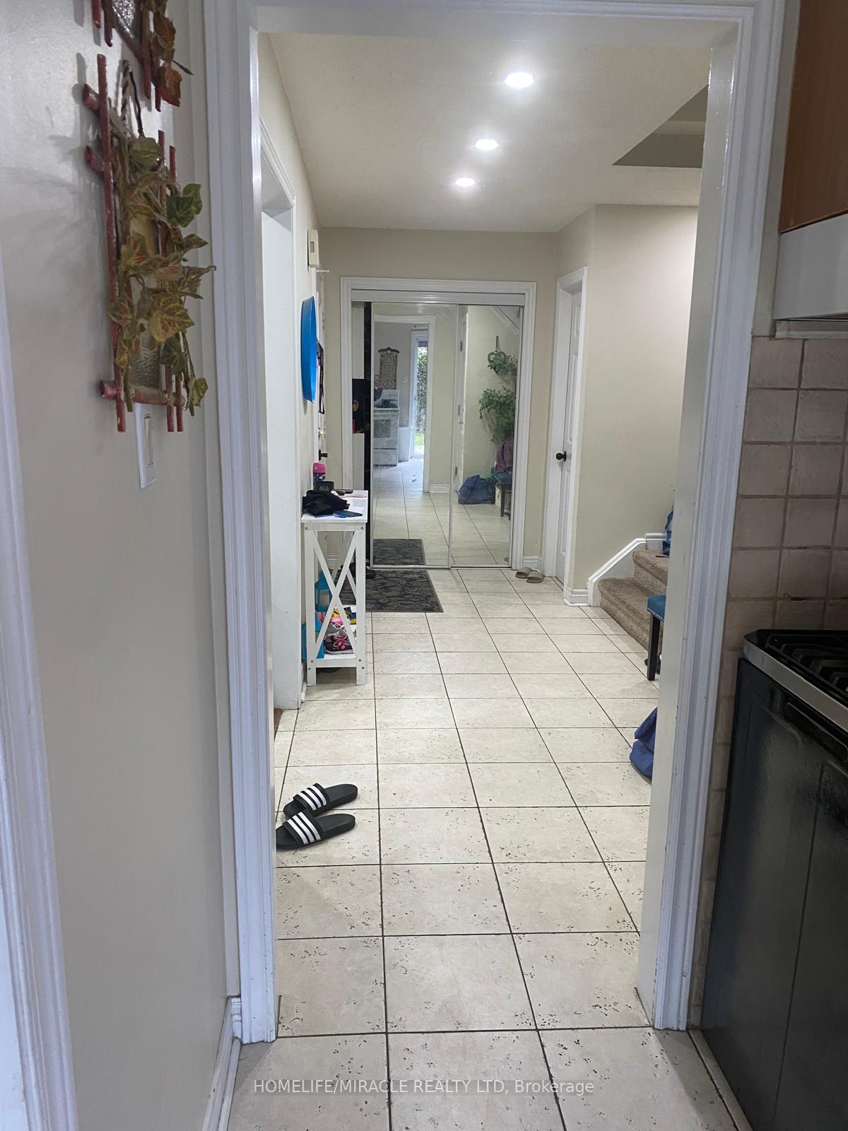 Photo 7 of 33 McGraw Avenue, Brampton, Bram West — HOMEH