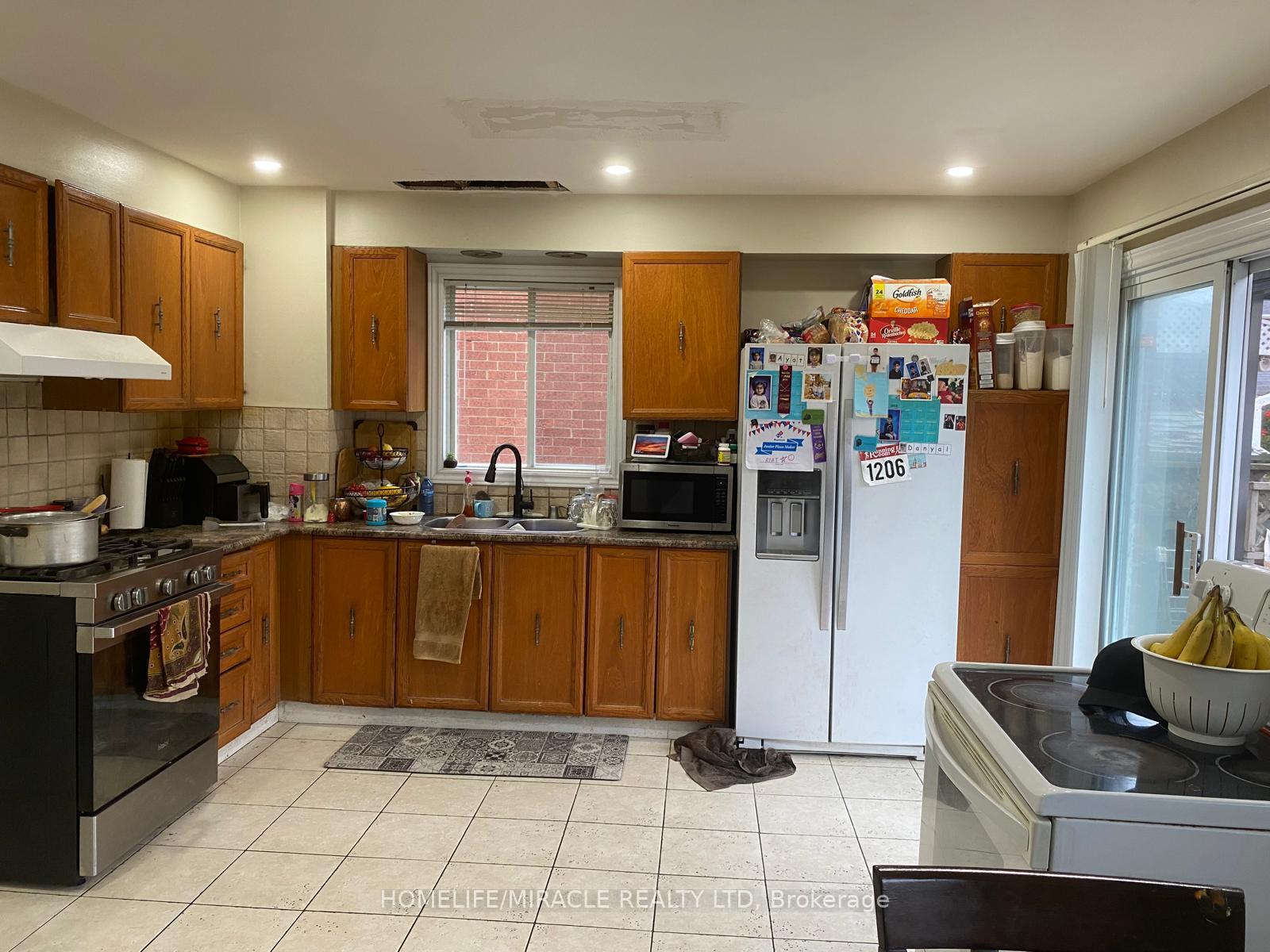 Photo 8 of 33 McGraw Avenue, Brampton, Bram West — HOMEH