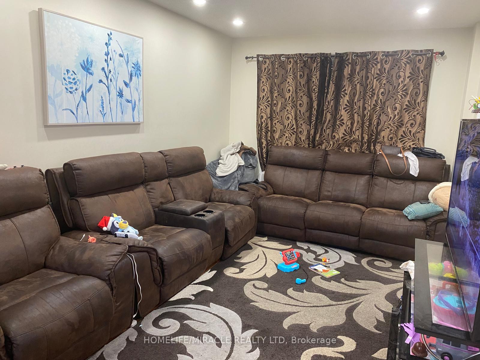 Photo 11 of 33 McGraw Avenue, Brampton, Bram West — HOMEH