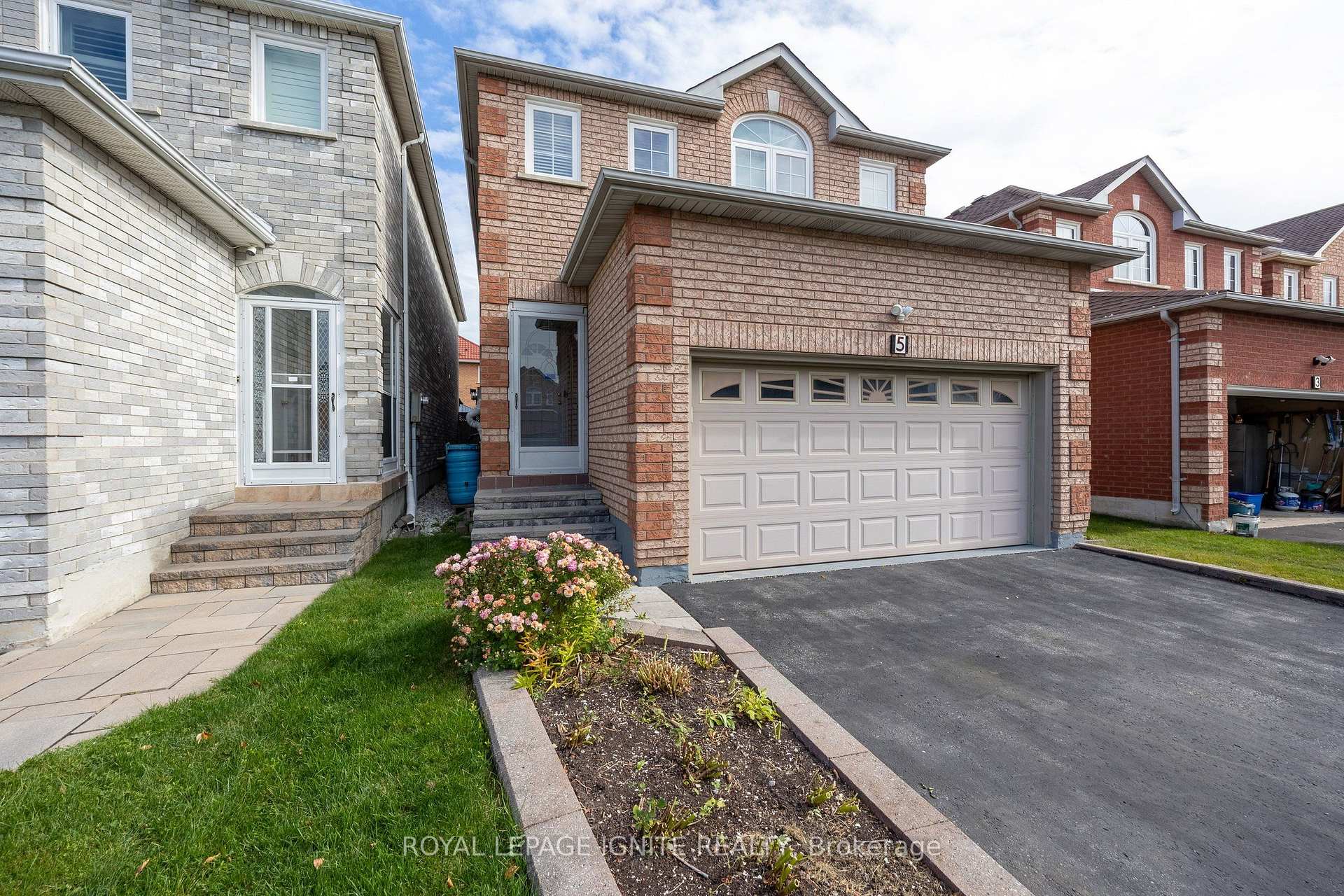 Photo 2 of 5 Kruger Road, Markham, Middlefield — HOMEH